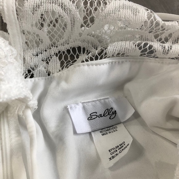 Short stretch lace dress - Picture 10 of 10